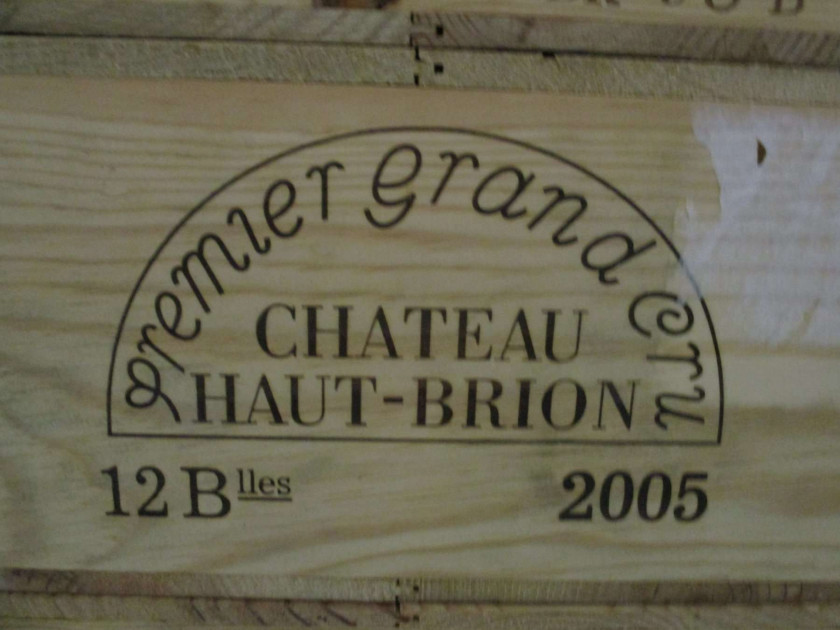 12 bouteilles CHÂTEAU HAUT BRION 2005 1er GC Pessac Léognan Caisse bois d'origine