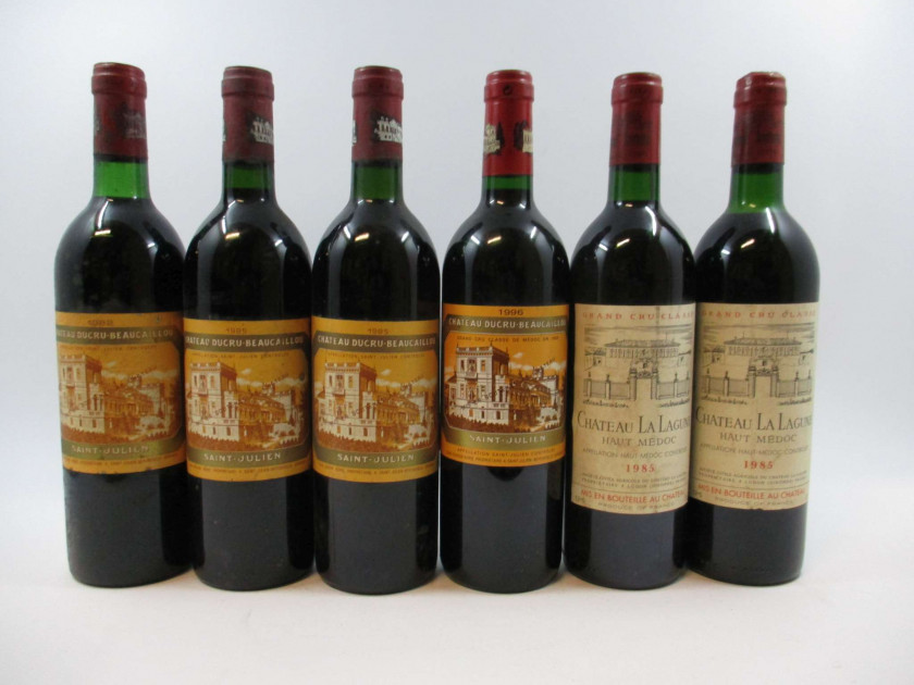 6 bouteilles 1 bt : CHÂTEAU DUCRU BEAUCAILLOU 1982 2è GC Saint Julien (base goulot, étiquette très abimée, capsule abimée)
