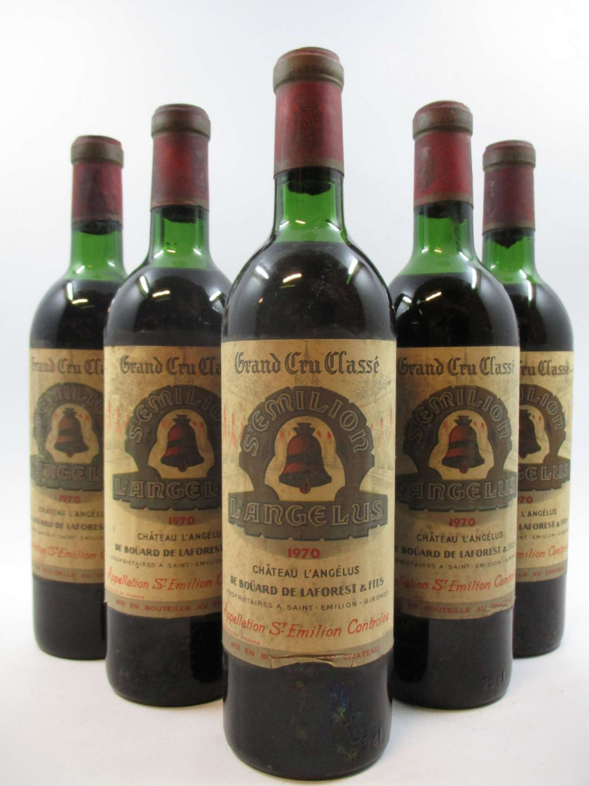 5 bouteilles CHÂTEAU ANGELUS 1970 1er GCC (A) Saint Emilion (3 haute épaule, 2 mi-épaule