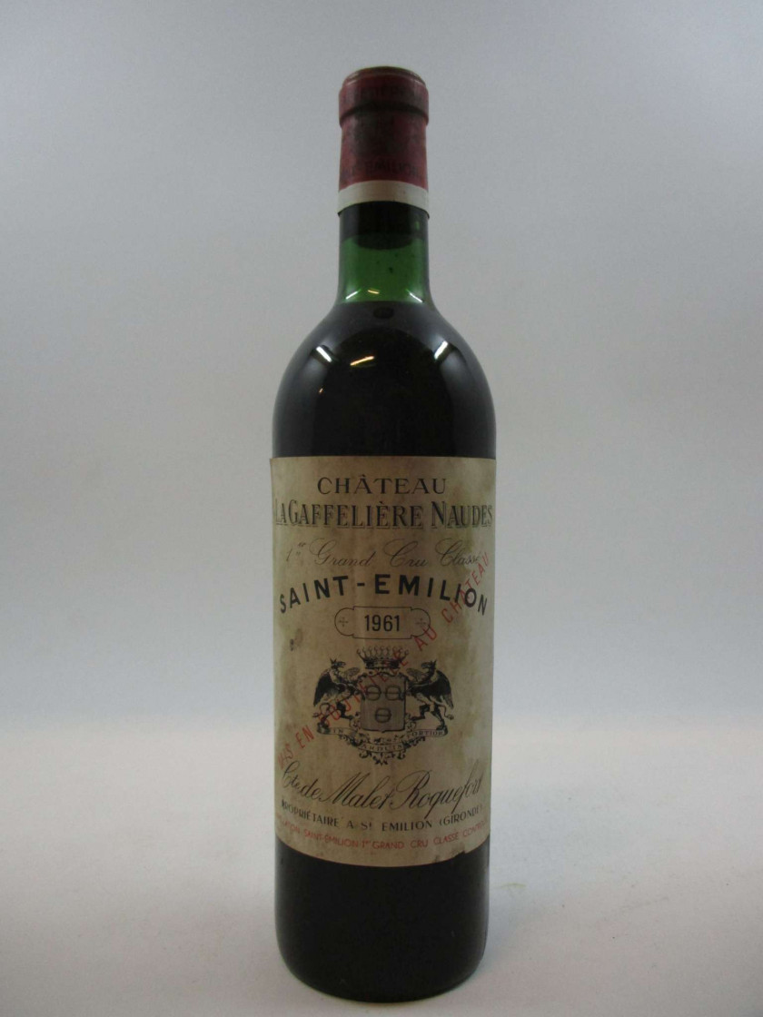 1 bouteille CHÂTEAU LA GAFFELIERE NAUDES 1961 1er GCC (B) Saint Emilion (légèrement bas
