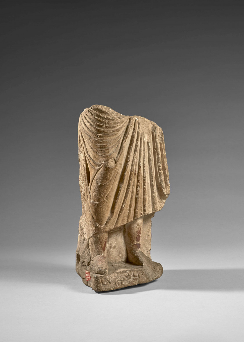 PROBABLEMENT ART COPTE, 3e-4e SIÈCLE  Fragment de statue en calcaire