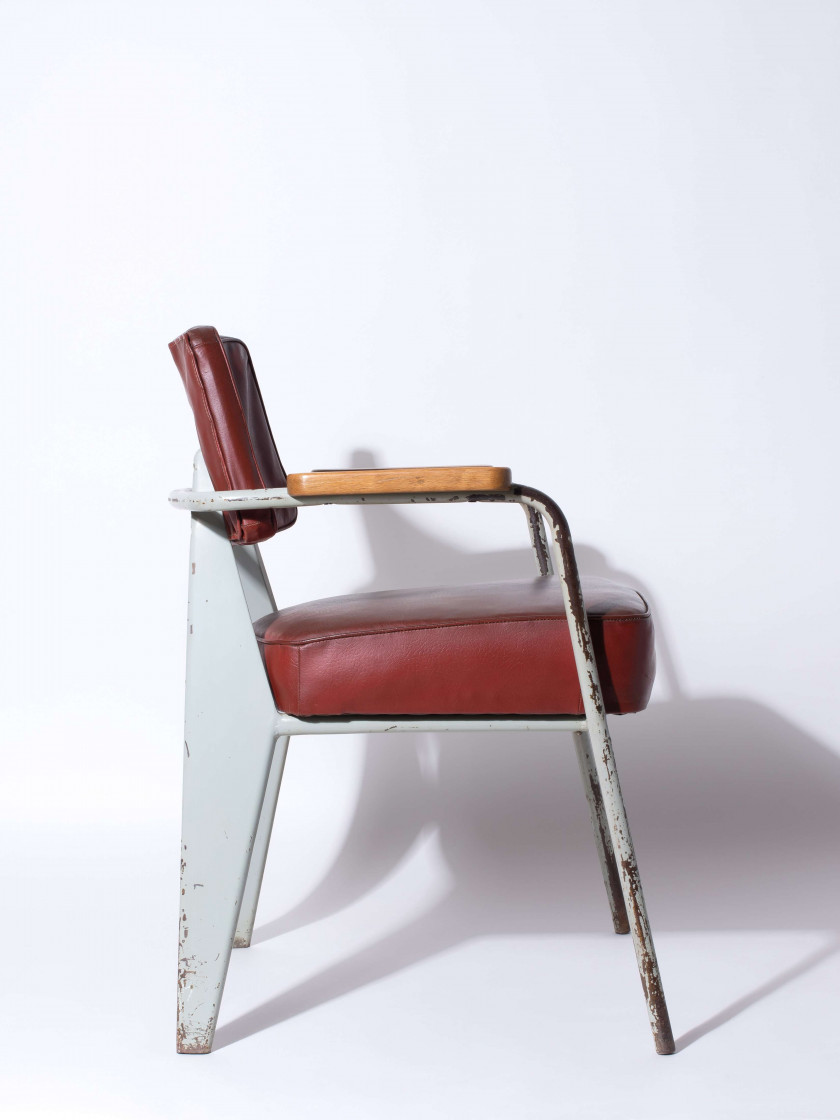 Jean PROUVE 1901-1984 Rare fauteuil de direction mod.352 dit "Bridge" - Création 1951 Structure en tube et tôle d'acier plié laqué g..