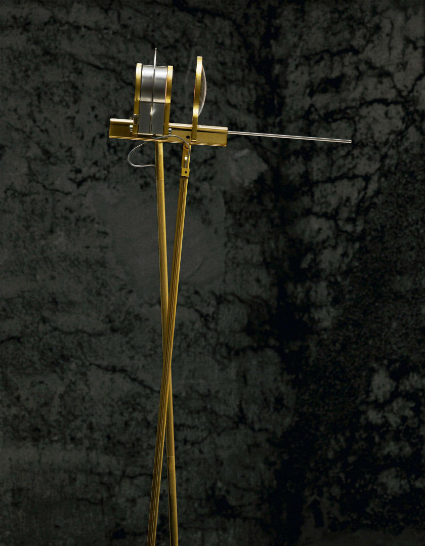 Ingo MAURER 1932-2019 Prototype de la lampe de table "Hot Hot Brass" - 2006 Structure en bronze massif, lentille réglable