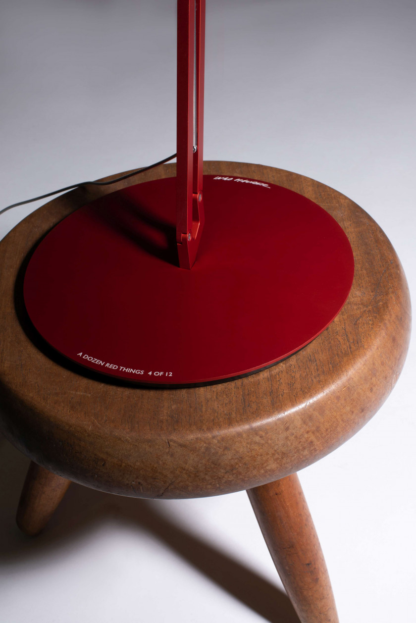 Ingo MAURER 1932-2019 Lampe de table "Looksoflat" - 2010 Aluminium anodisé rouge