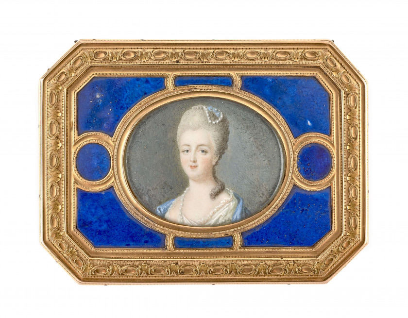 BOÎTE EN OR, LAPIS LAZULI, ÉMAIL DITE " DU DUC DE PENTHIÈVRE ", ORNÉE D'UNE MINIATURE DE LA DUCHESSE D'ORLÉANS, LOUIS CHARONNAT, DEU.