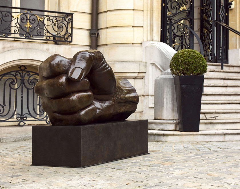 CÉSAR (1921 - 1998) GROS POING - 1984 Bronze à patine brune