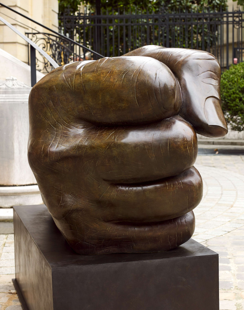 CÉSAR (1921 - 1998) GROS POING - 1984 Bronze à patine brune