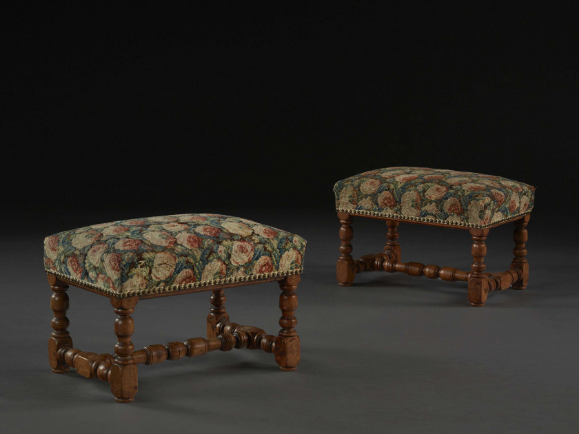 PAIRE DE TABOURETS D'ÉPOQUE LOUIS XIII
