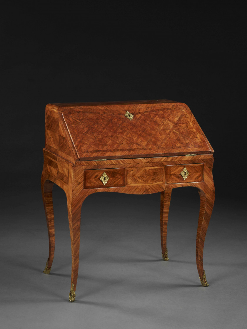 BUREAU DE PENTE D'ÉPOQUE LOUIS XV Estampille de François Mondon