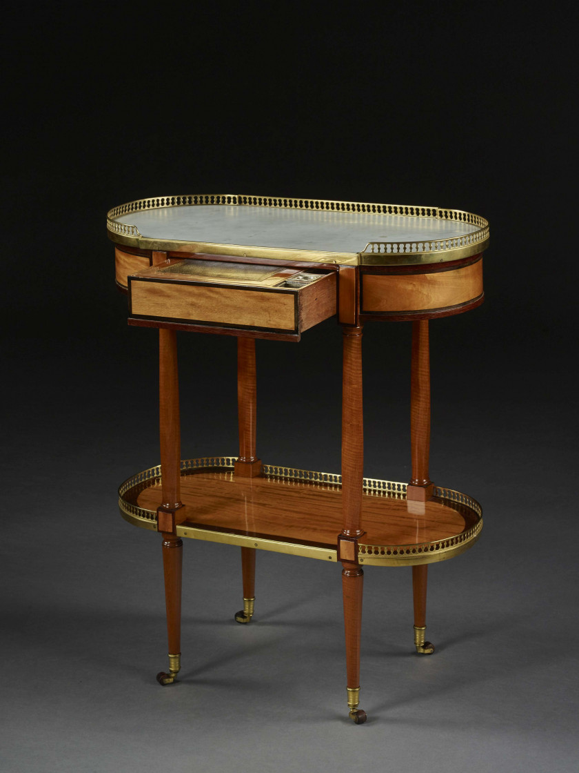 TABLE À ÉCRIRE D'ÉPOQUE LOUIS XVI Estampille d'Étienne Avril