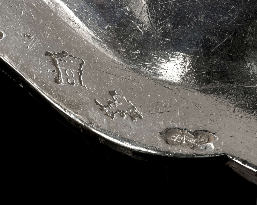 ¤ DEUX PLATS RONDS EN ARGENT, DU SERVICE ORLOFF Pour l'un, numéro 45, par Edme-Pierre Balzac, Paris, 1771-1772, pour le second, numéro