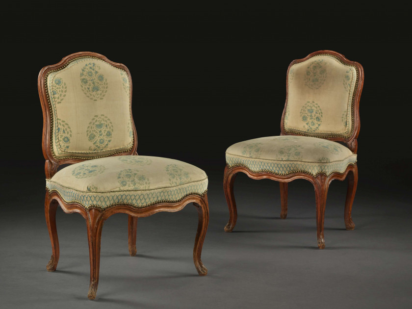 PAIRE DE CHAISES À LA REINE D'ÉPOQUE LOUIS XV Estampille de Louis Cresson