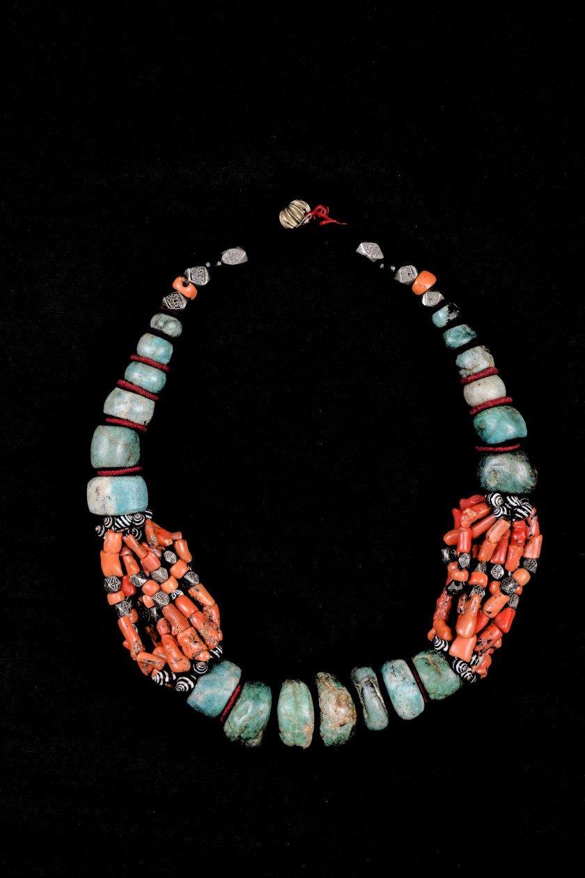 <b>COLLIER EN PERLES D’AMAZONITE ET CORAIL</b> <br/>Maroc, 19e siècle