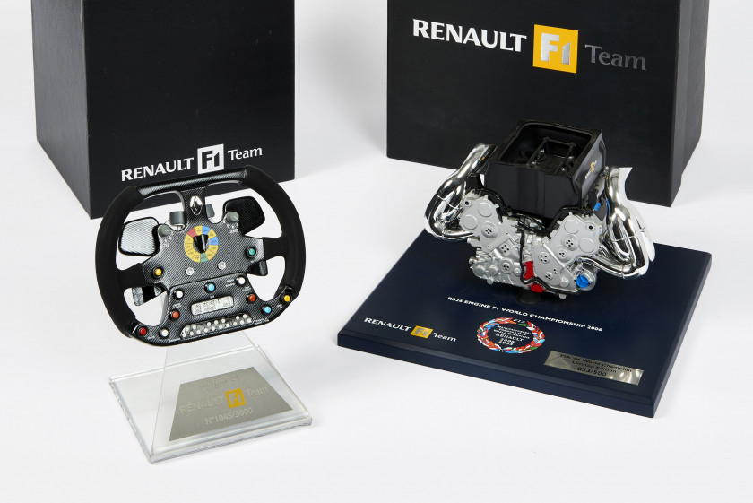 RENAULT F1 TEAM  Moteur RS26 et volant F1, édition limitée