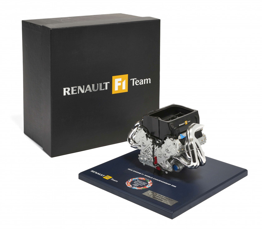 RENAULT F1 TEAM  Moteur RS26 et volant F1, édition limitée