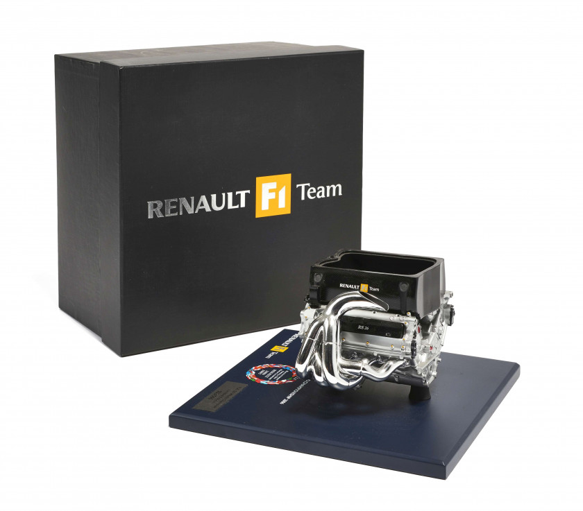 RENAULT F1 TEAM  Moteur RS26 et volant F1, édition limitée