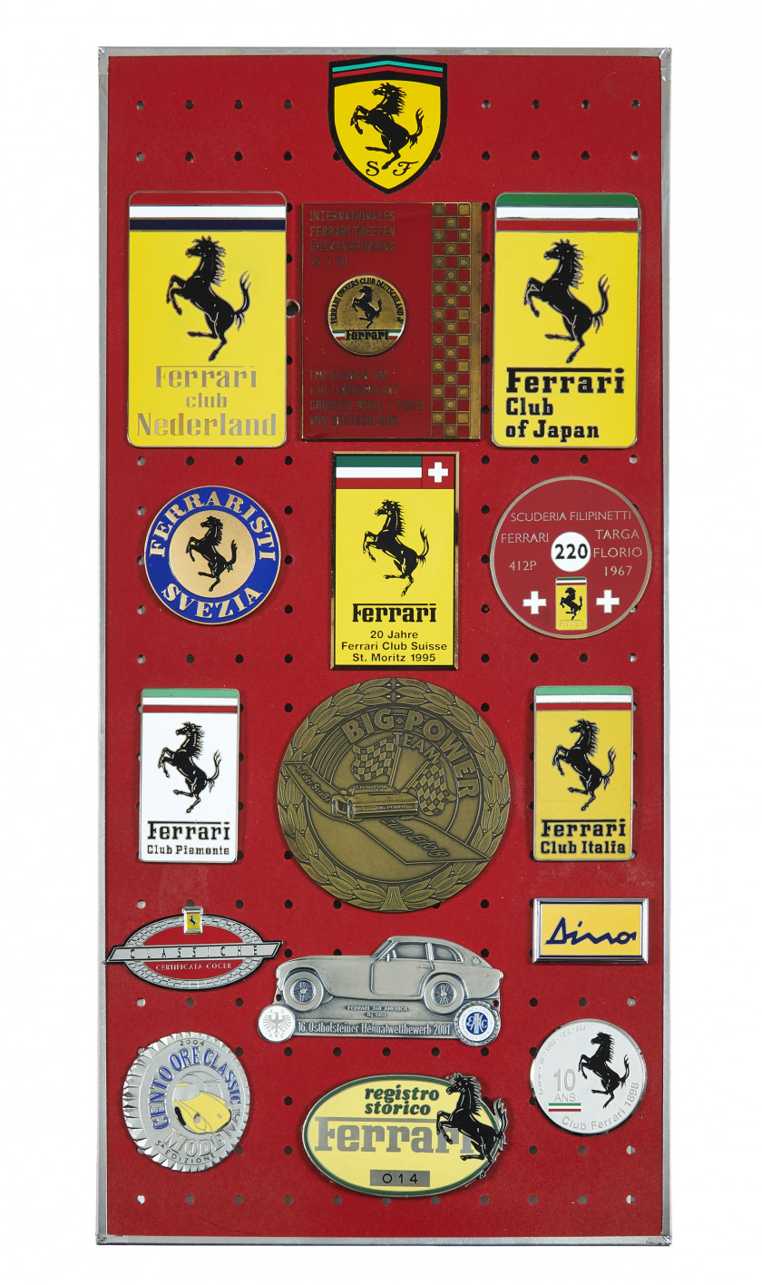 FERRARI  Ensemble de 15 badges et écussons - Clubs étrangers et divers