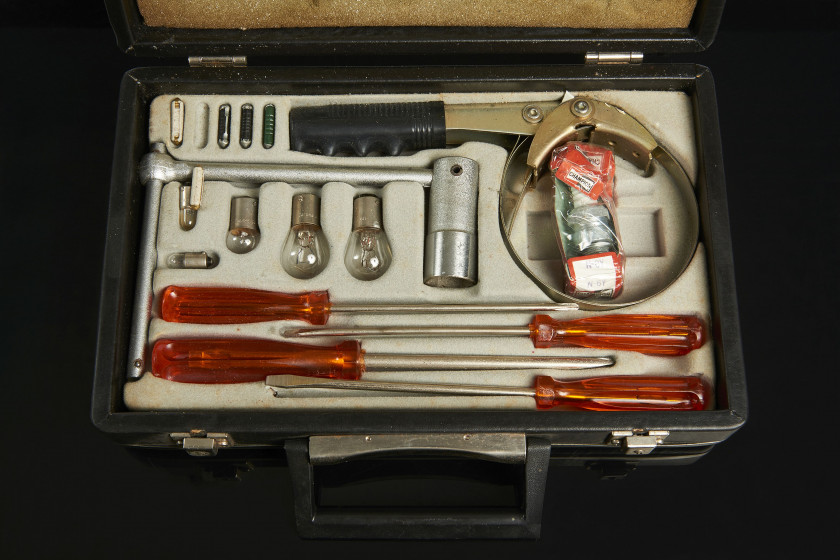 FERRARI 365 GTB/4 DAYTONA  Boite à outils