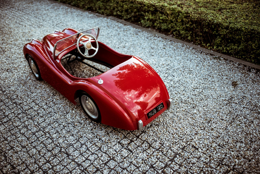 *JAGUAR XK 120 ROADSTER  Voiture à pédales pour enfant