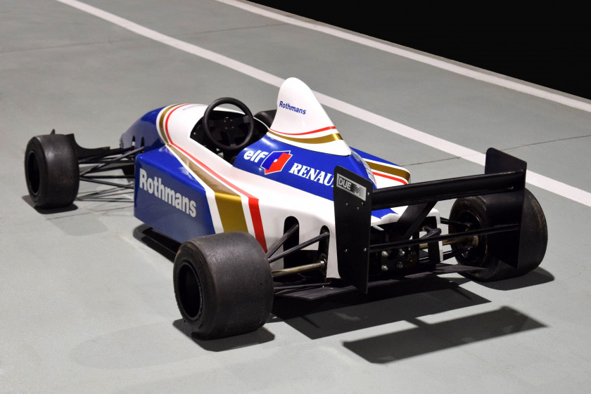 RENAULT WILLIAMS FORMULE 1 JUNIOR " AYRTON SENNA " - VOITURE POUR ENFANT  Fabrication artisanale