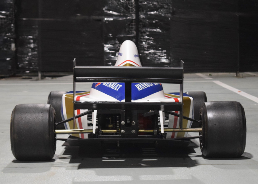 RENAULT WILLIAMS FORMULE 1 JUNIOR " AYRTON SENNA " - VOITURE POUR ENFANT  Fabrication artisanale