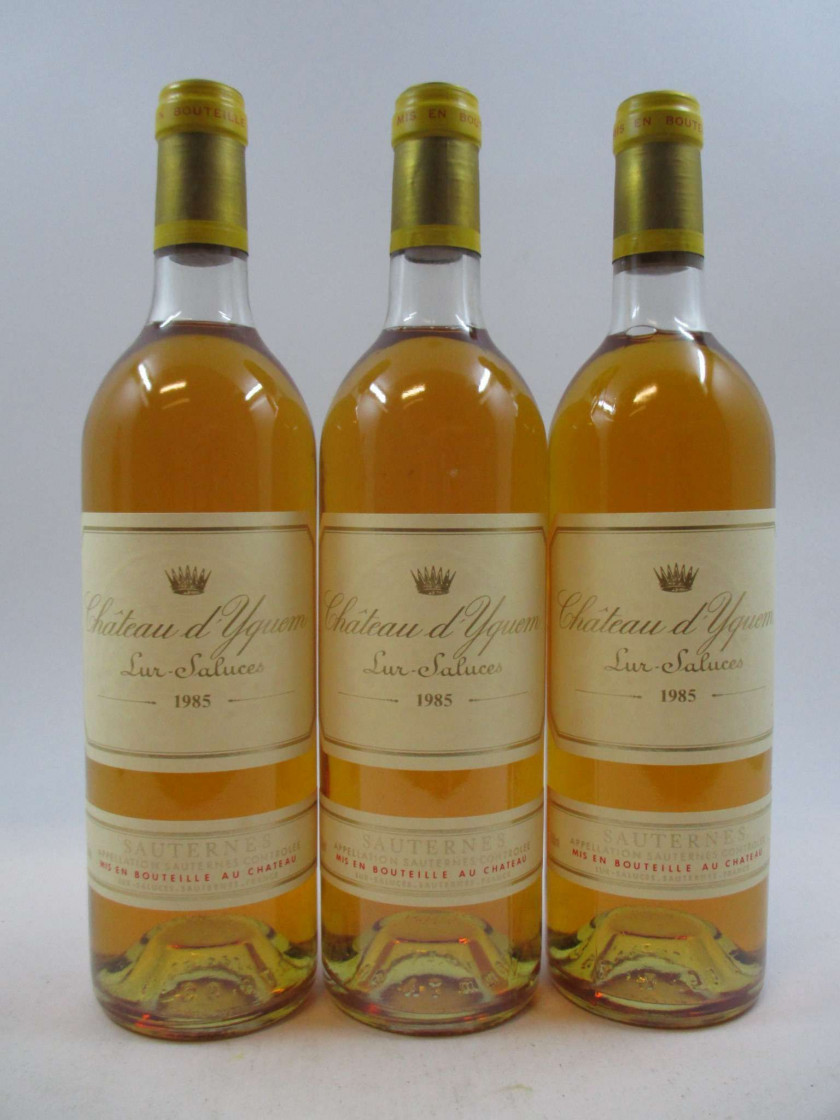 3 bouteilles CHÂTEAU D'YQUEM 1985 1er cru Supérieur Sauternes (légèrement bas)