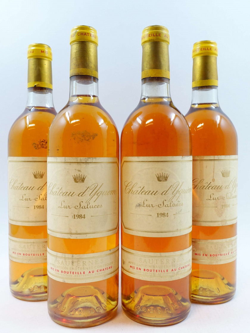 4 bouteilles CHÂTEAU D'YQUEM 1984 1er cru Supérieur Sauternes (étiquettes abimées