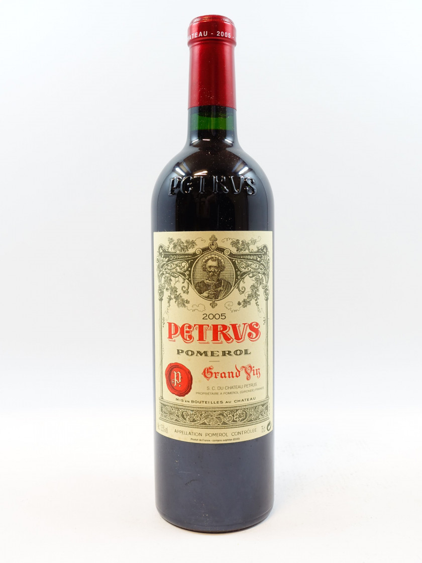 1 bouteille PETRUS 2005 Pomerol (étiquette léger tachée)