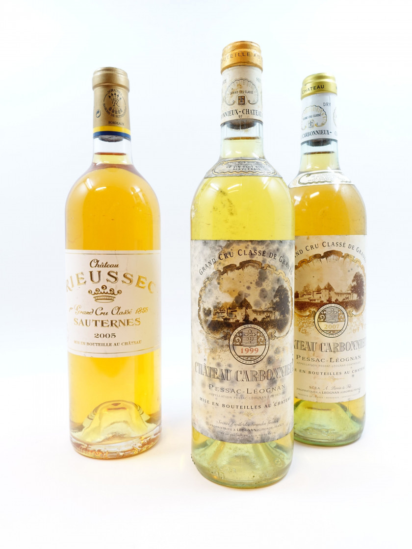 3 bouteilles 1 bt : CHÂTEAU RIEUSSEC 2005 1er cru Sauternes (étiquette fanée)