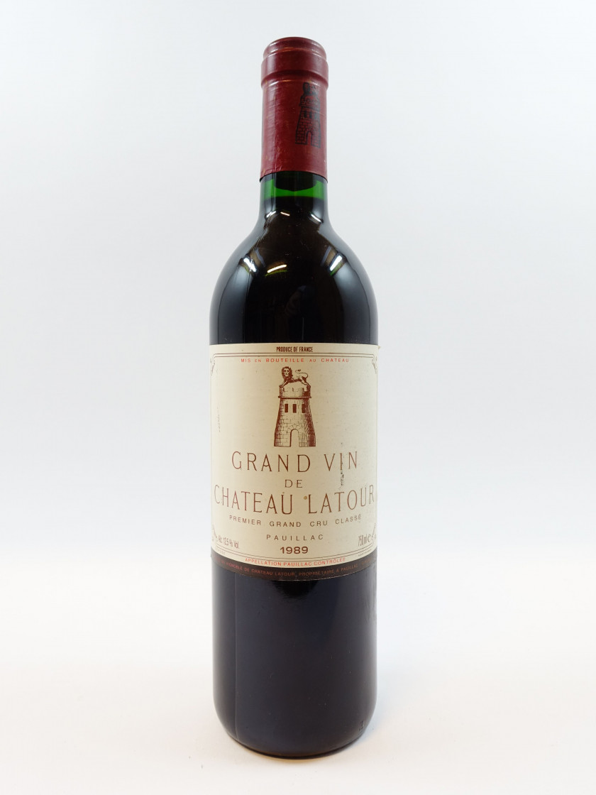 1 bouteille CHÂTEAU LATOUR 1989 1er GC Pauillac (étiquette léger tachée