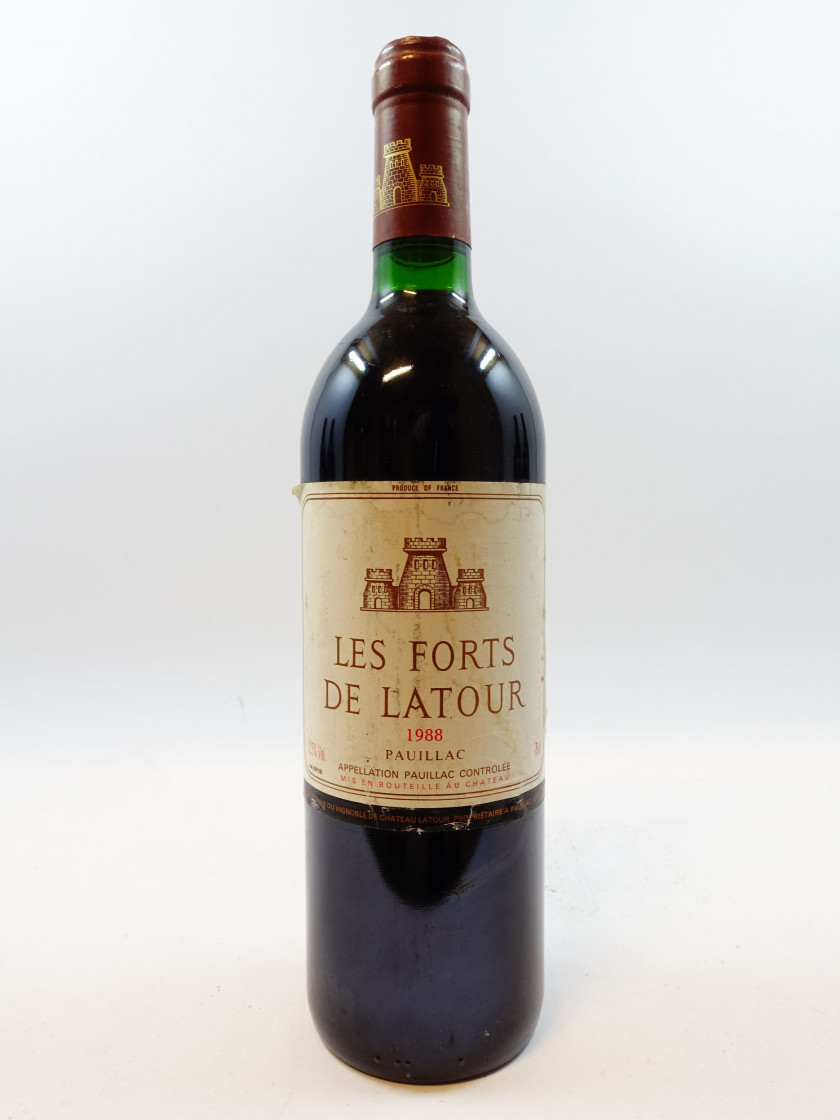 1 bouteille LES FORTS DE LATOUR 1988 Pauillac (base goulot