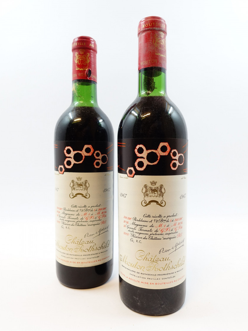 2 bouteilles CHÂTEAU MOUTON ROTHSCHILD 1967 1er GC Pauillac (légèrement bas