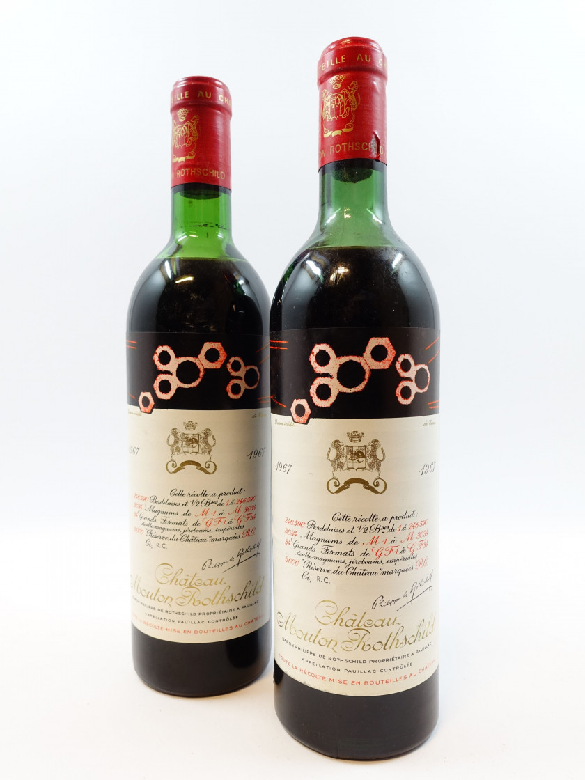 2 bouteilles CHÂTEAU MOUTON ROTHSCHILD 1967 1er GC Pauillac (mi-épaule