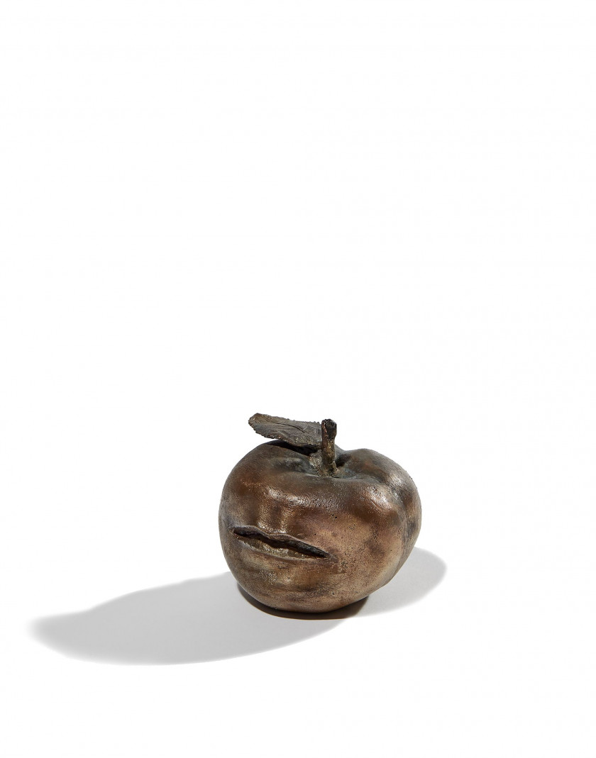 Claude LALANNE (1924 - 2019) Pomme bouche (PM) - circa 1968 Bronze patiné