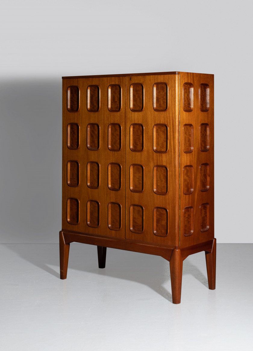 Carl CEDERHOLM (Né en 1909) Cabinet en acajou - Circa 1930 Piètement en acajou et corps à décor géométrique