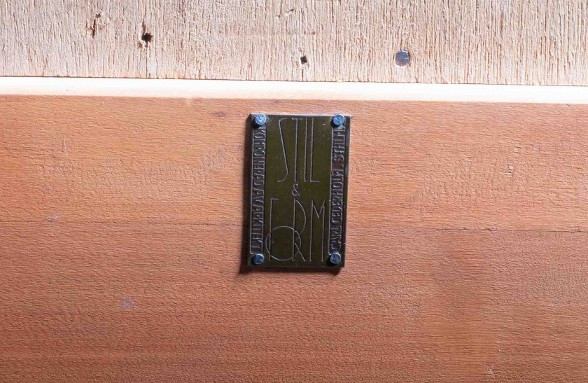 Carl CEDERHOLM (Né en 1909) Cabinet en acajou - Circa 1930 Piètement en acajou et corps à décor géométrique