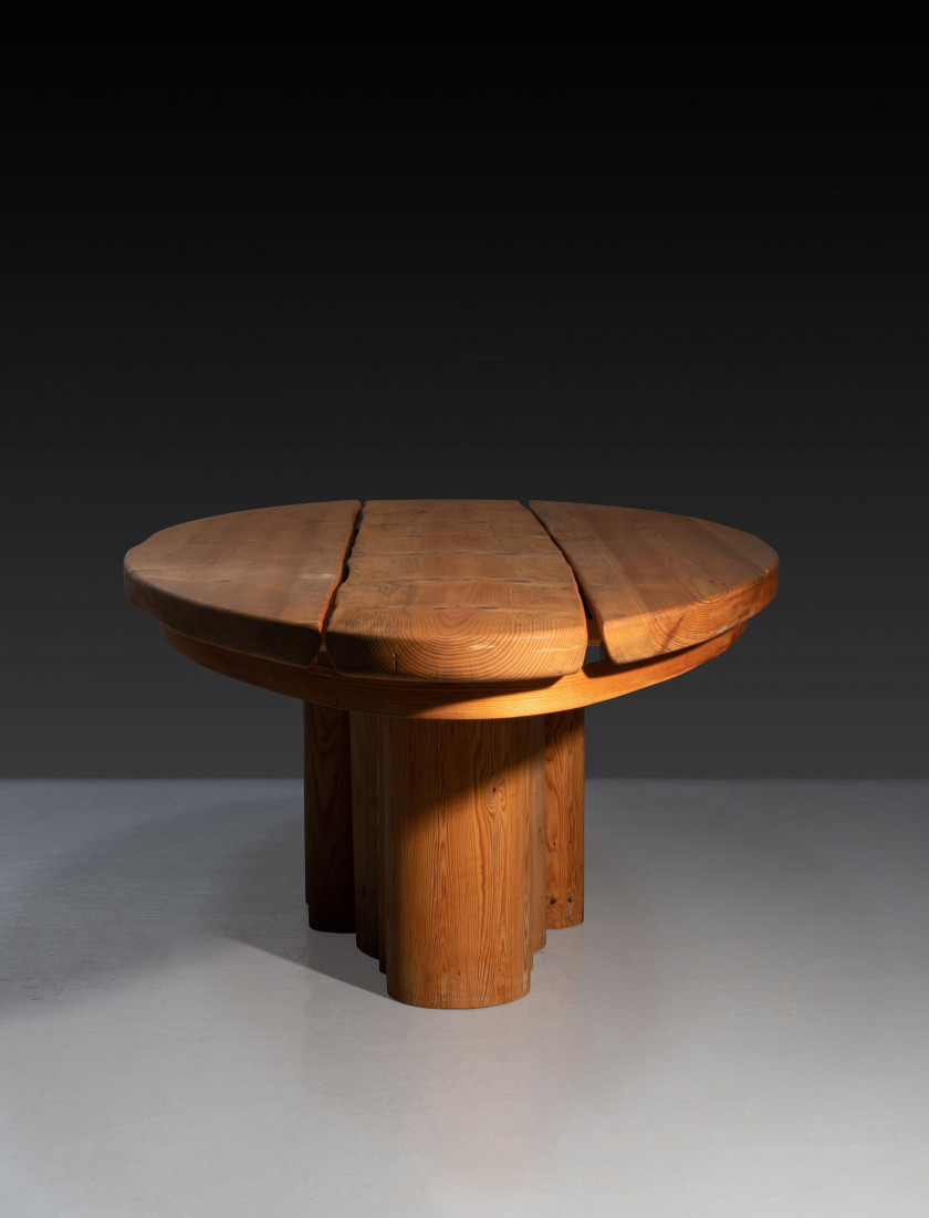 Leif WIKNER Né en 1938 Table unique - Circa 1960 Table sculpturale en pin massif