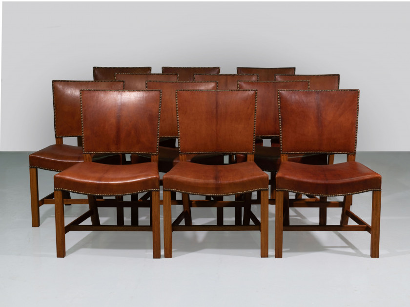 Kaare KLINT 1888-1954 Suite de douze chaises mod. 4751 dites « Barcelona » ou « Red chair » - Création 1927 Piètement en chêne, assi...