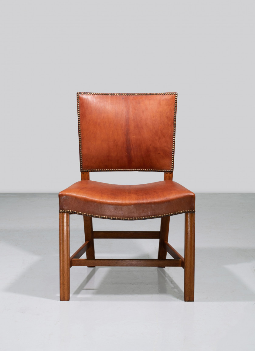 Kaare KLINT 1888-1954 Suite de douze chaises mod. 4751 dites « Barcelona » ou « Red chair » - Création 1927 Piètement en chêne, assi...
