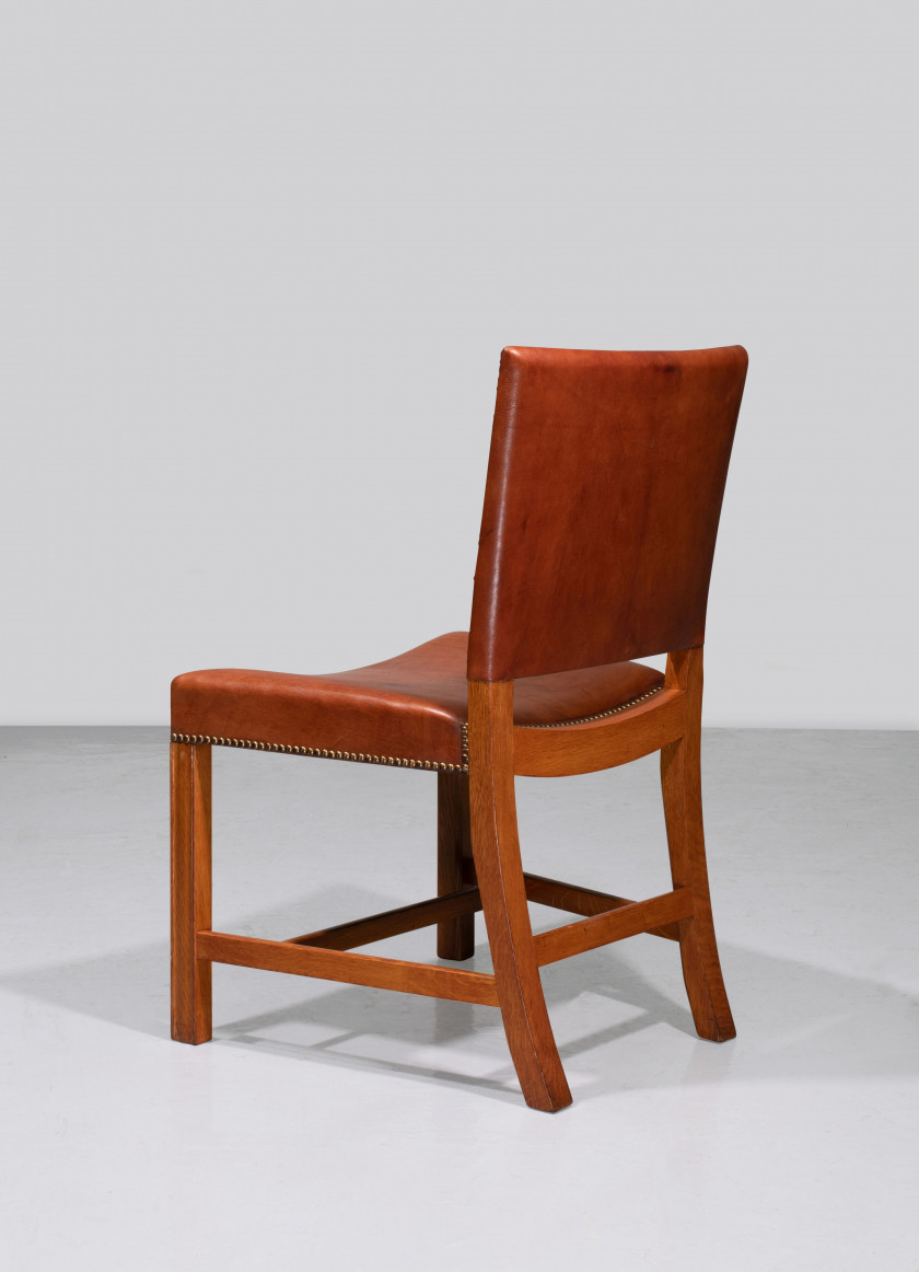 Kaare KLINT 1888-1954 Suite de douze chaises mod. 4751 dites « Barcelona » ou « Red chair » - Création 1927 Piètement en chêne, assi...