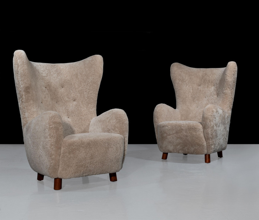 Mogens LASSEN 1901 - 1987 Paire de fauteuils à haut dossier dits « Wing Chair » – création 1930 Piètement en teck, structure recouve...