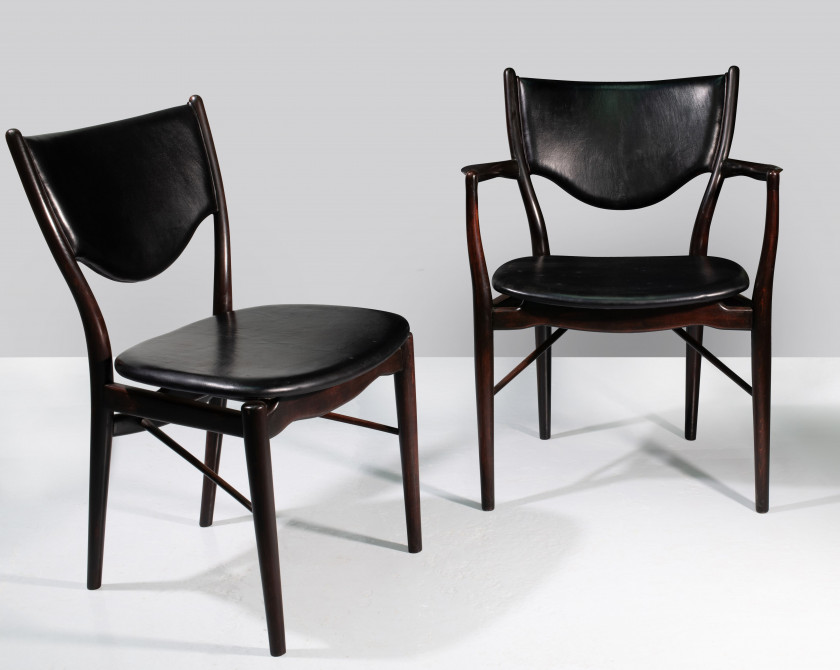 Finn JUHL 1912-1989 Suite de dix chaises mod. BO63 et deux fauteuils mod. BO46 - Création 1950 Structure en hêtre teinté, assise et...