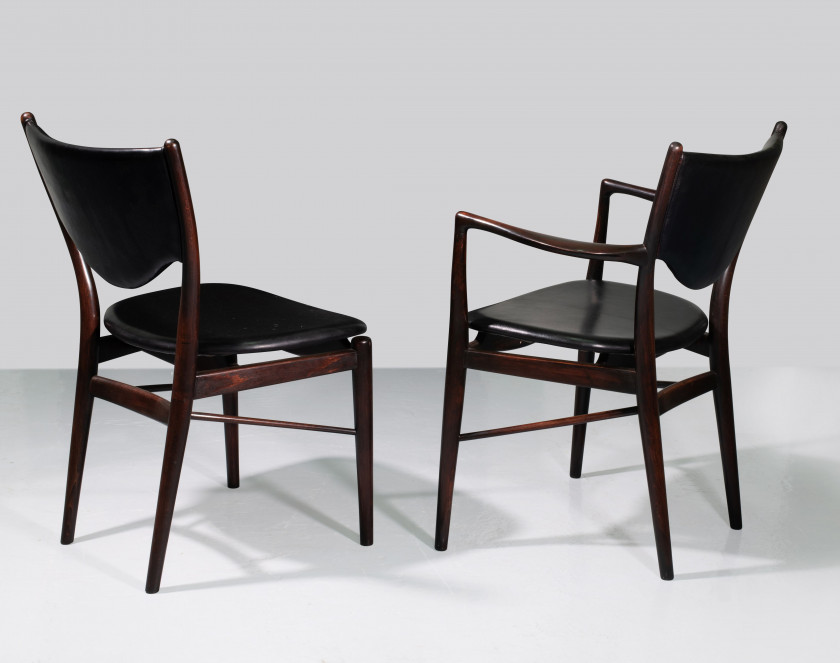 Finn JUHL 1912-1989 Suite de dix chaises mod. BO63 et deux fauteuils mod. BO46 - Création 1950 Structure en hêtre teinté, assise et...