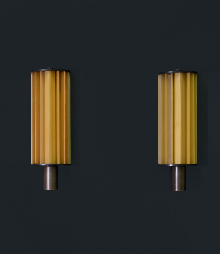 Poul HENNINGSEN 1894 -1967 Paire d’appliques dites « Elongated Lamp » – 1934Long Light lamps. Designed in 1931 Structure en laiton p...