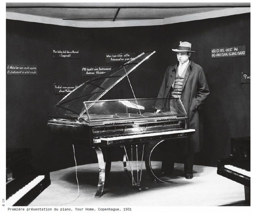 Poul HENNINGSEN 1894-1967 PH Grand Piano – 1931 Piètement en métal chromé, corps en bois laqué et tapissé de cuir cognac, couvercle...