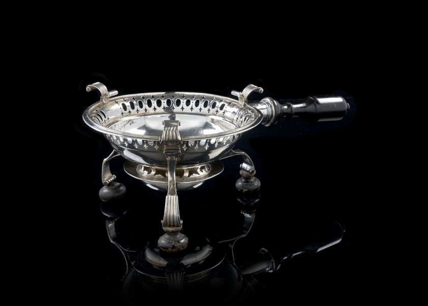 RÉCHAUD EN ARGENT Poinçon du Maître orfèvre Claude-François Ricourt, reçu en 1733 Lille 1768-1769