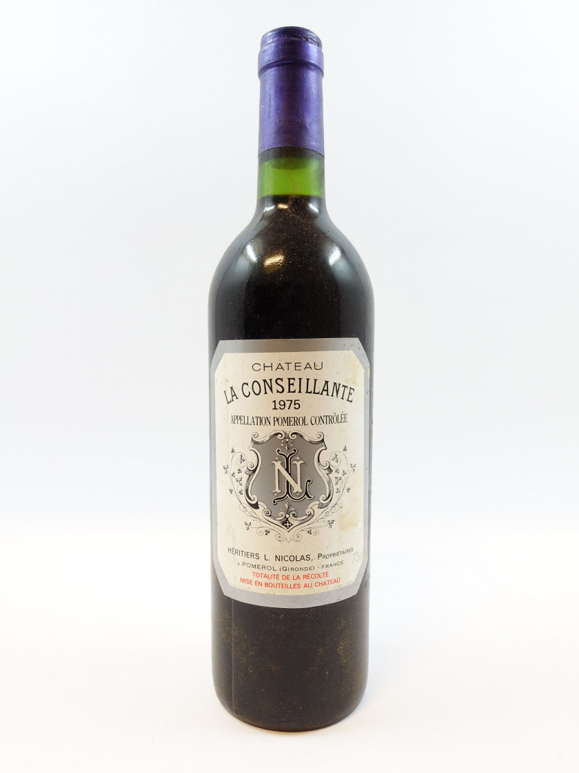 1 bouteille CHÂTEAU LA CONSEILLANTE 1975 Pomerol (étiquette tachée)