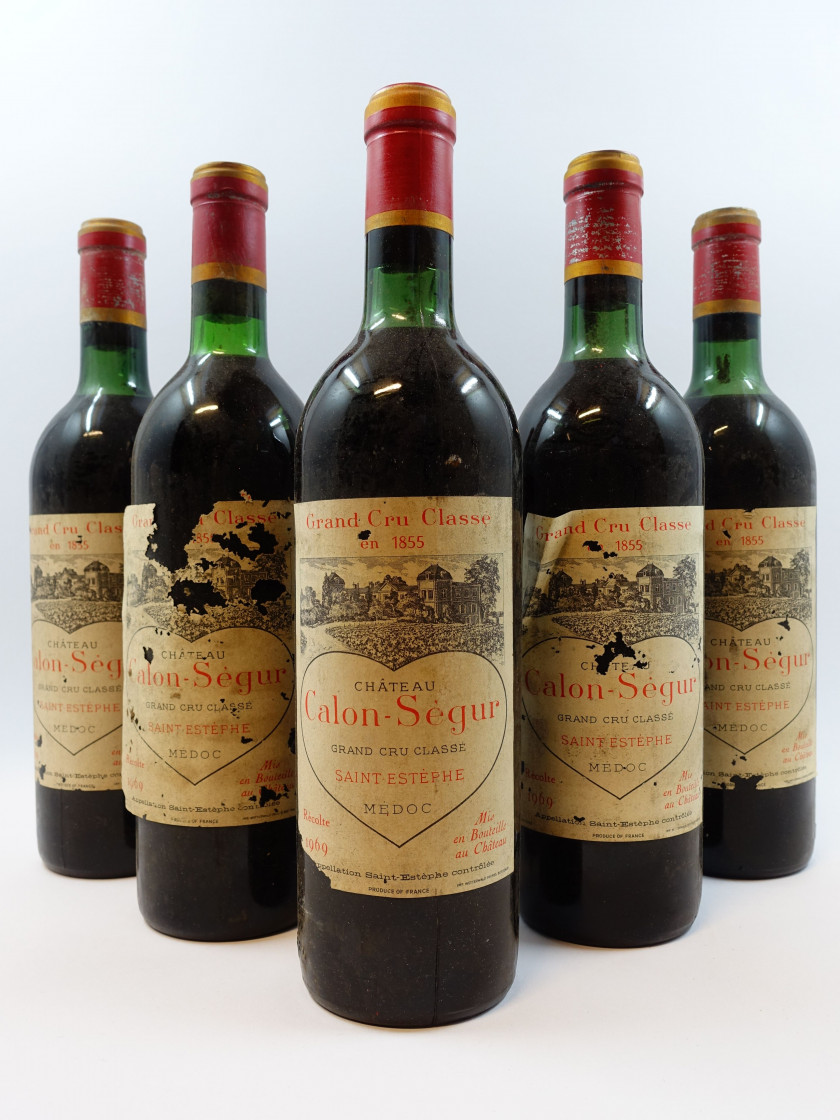 5 bouteilles CHÂTEAU CALON SEGUR 1969 3è GC Saint Estèphe (3 base goulot, 2 légèrement bas, étiquettes très déchirées)