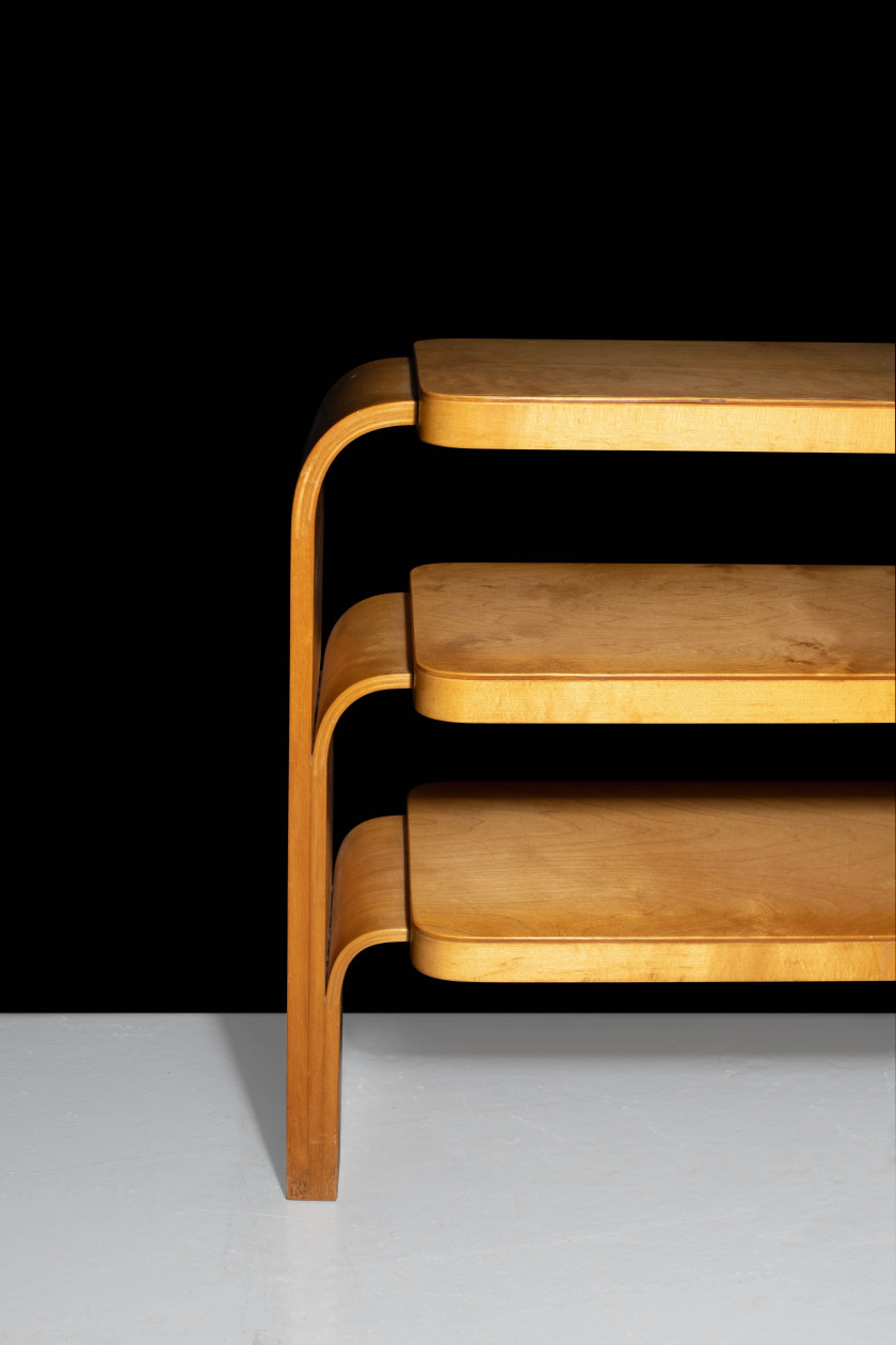 Alvar AALTO 1898 - 1976 Etagère mod. 111 – Création 1933 Structure en bouleau courbé