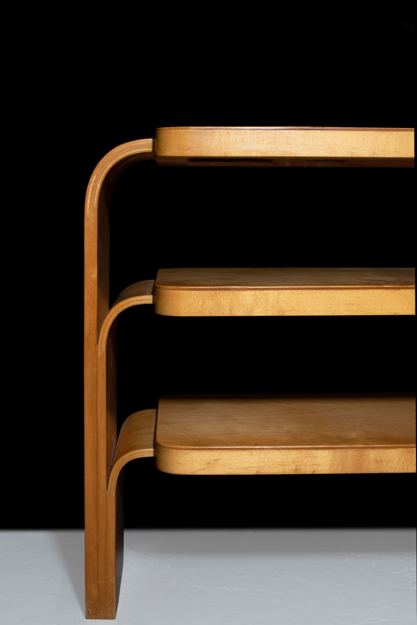 Alvar AALTO 1898 - 1976 Etagère mod. 111 – Création 1933 Structure en bouleau courbé